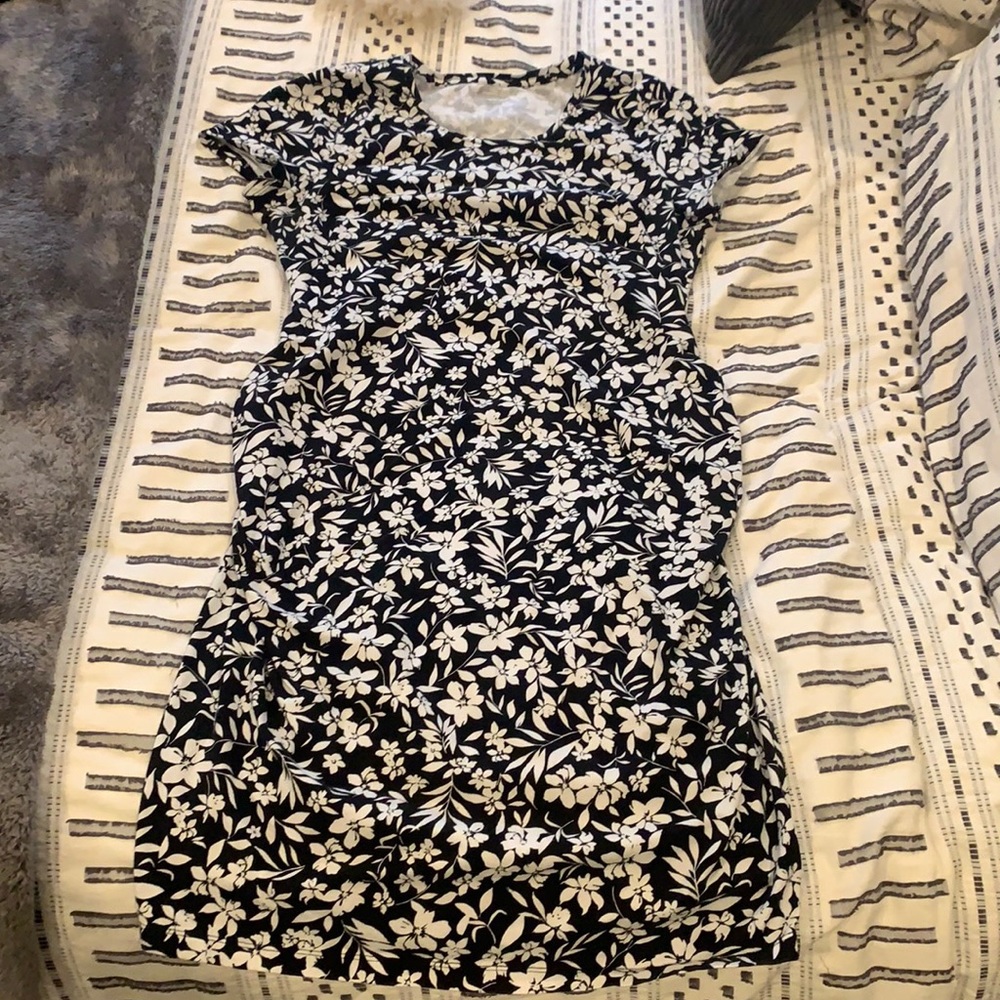 Old Navy Floral Mid length Maternity Dress
